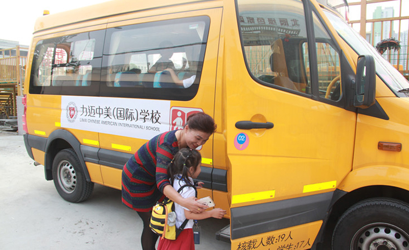 北京力迈中美国际学校校车