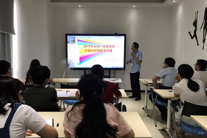 厦门优路职业培训_讲师认真授课
