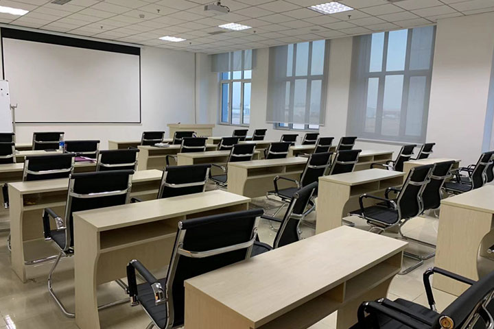 天津联航航空整洁的教室