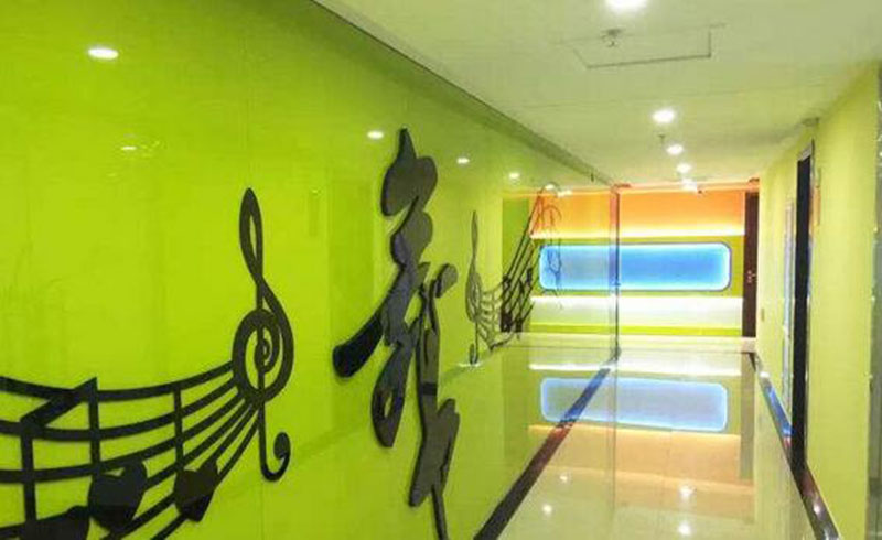 广州品思国际艺术教育校区走廊