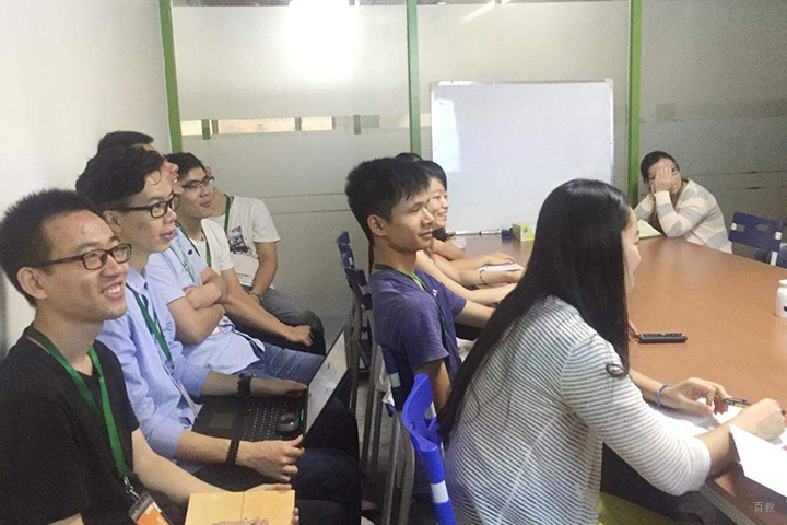 天津天琥教育_老师在开教研会议