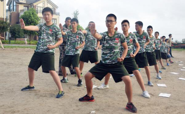 杭州聚冠青少年夏令营军事基础训练