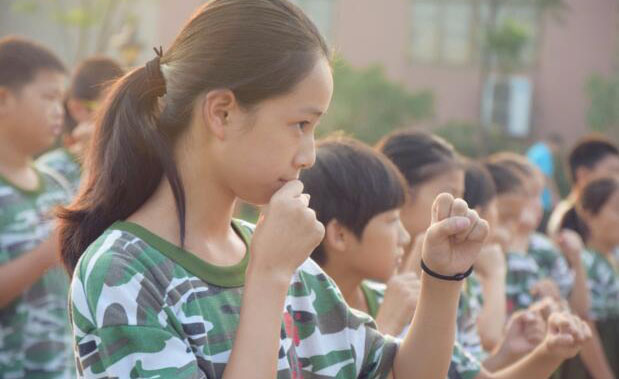 杭州聚冠青少年夏令营军事风采
