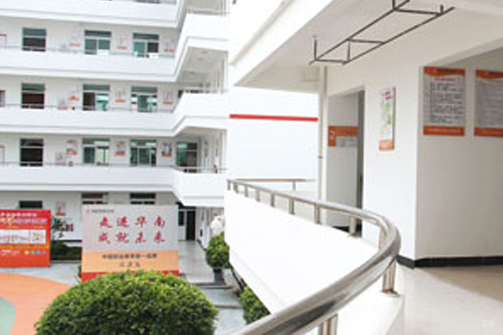 福州华南设计学校_教学楼一角