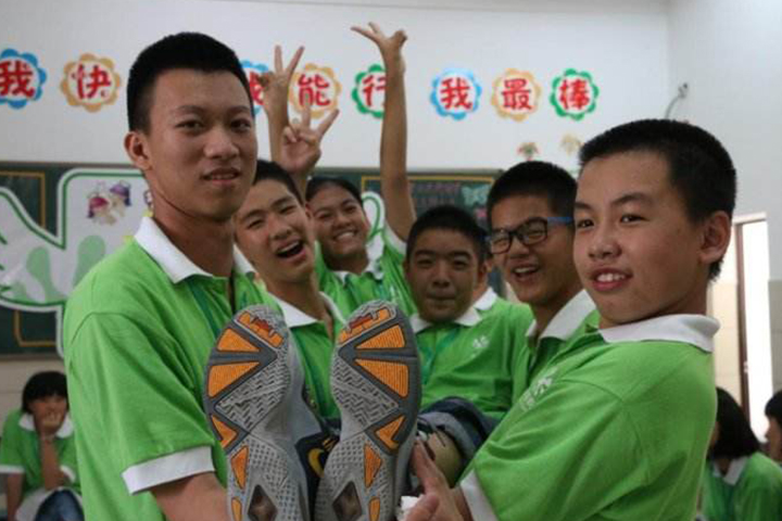 天津光合青春学员在开心的互动