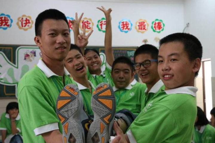 学员在开心的互动