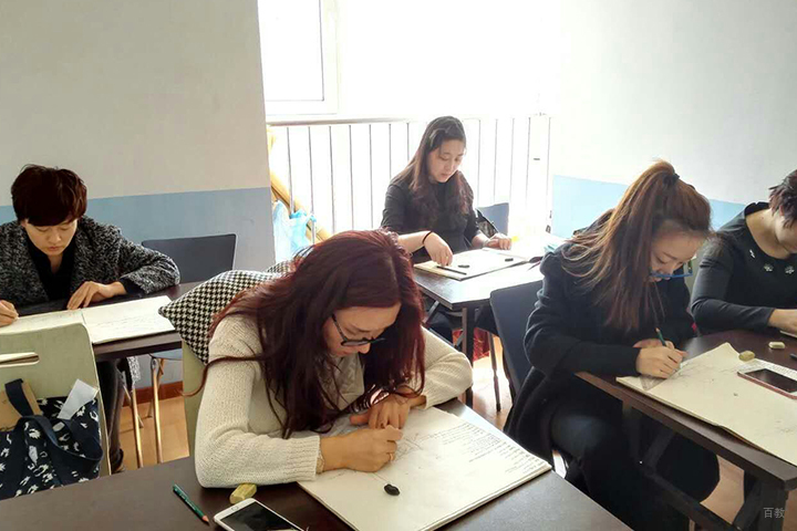 学员们在上课