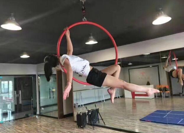 重庆鹿之影舞蹈培训学校_吊环舞练习