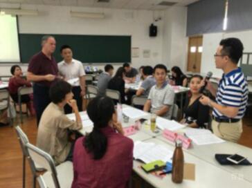 现场学员向老师提问