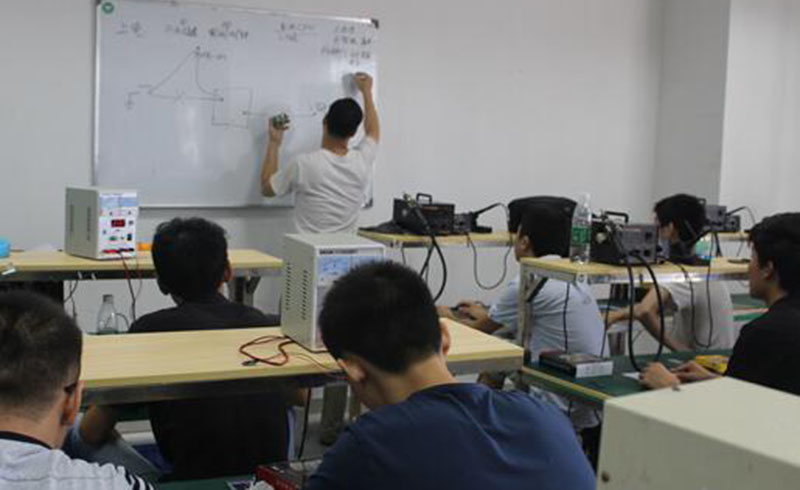 广州培众手机维修授课气氛