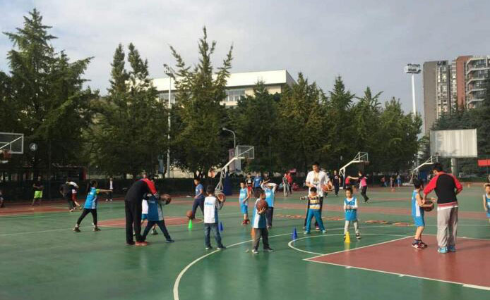 杭州篮球培训机构室外训练课堂