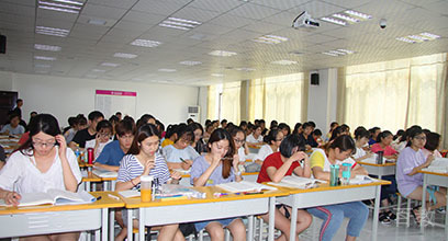 校区学生