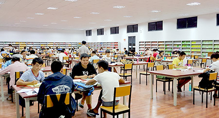 北京学府考研学校图书馆大厅