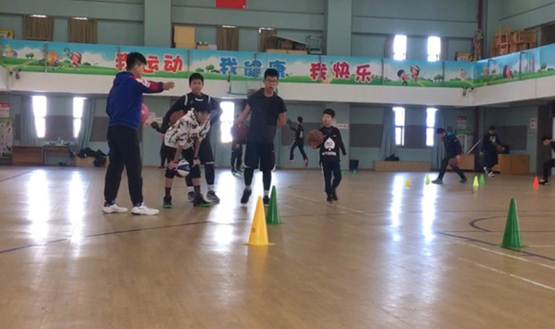 上海东方启明星篮球培训中心训练情景