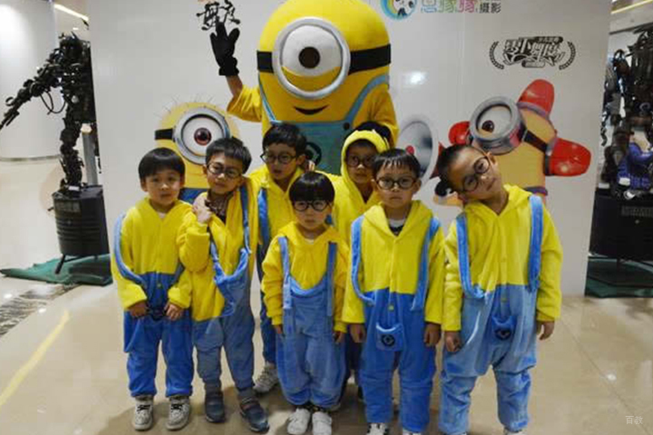 小学员合影