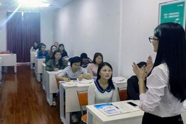 福州仁和会计_老师授课