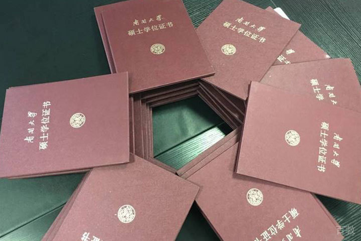 学员们成功拿到证书