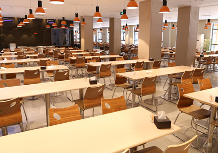 学校食堂