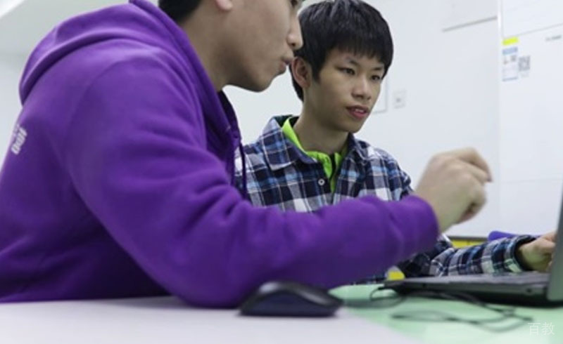 学员讨论中