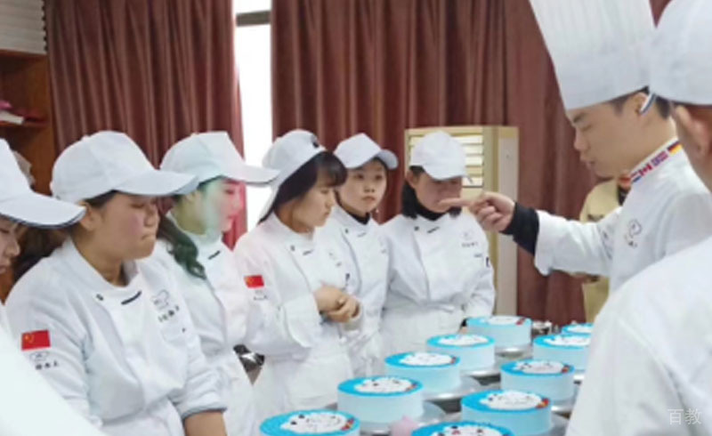 老师教学中