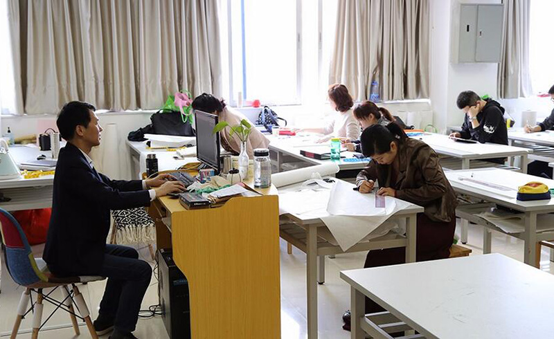 深圳中鹏服装设计学校学习氛围