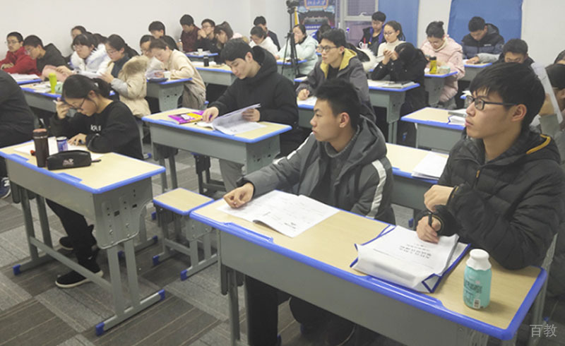 学生听课中