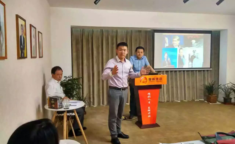 学员现场演讲发挥