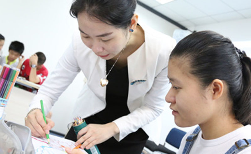老师帮助学员