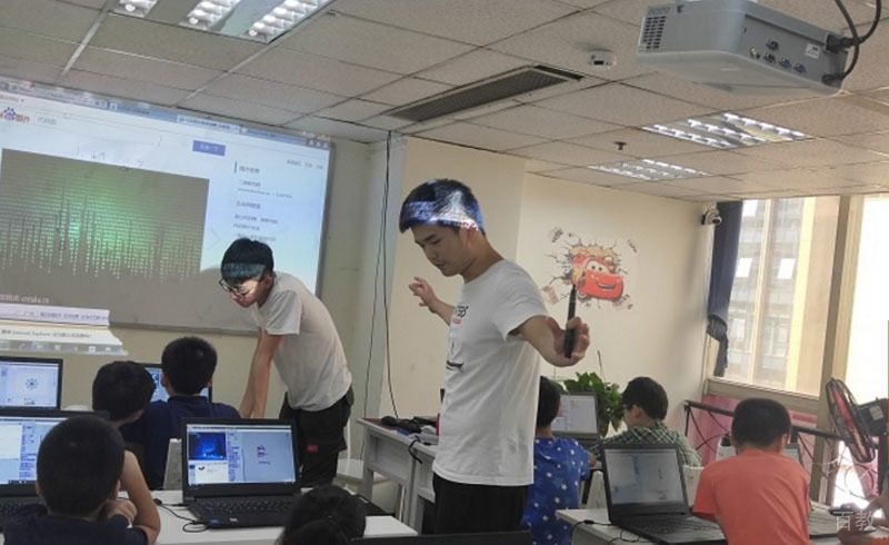 趣乐码教室环境