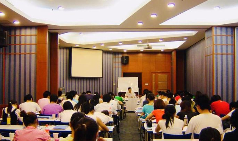上海上海公务员培训学校公考课堂