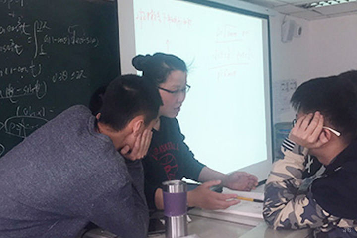 老师指导学员