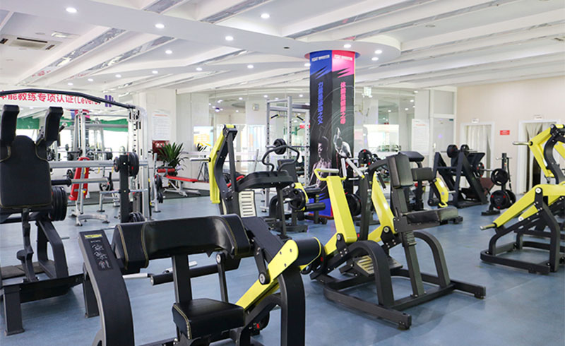成都德西健身学校健身教练培训器械训练室