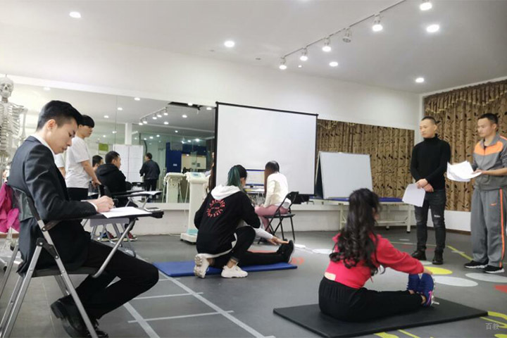 成都中体力健健身教练培训学校_体能测试