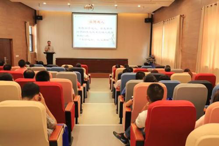 南京三立国际教育教室环境