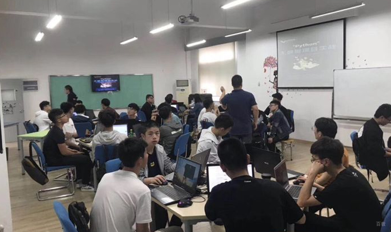 上海老男孩教育教室一角