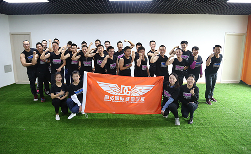 学校学生合影