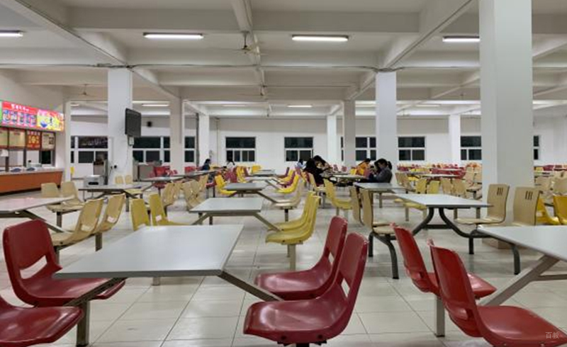 学校食堂