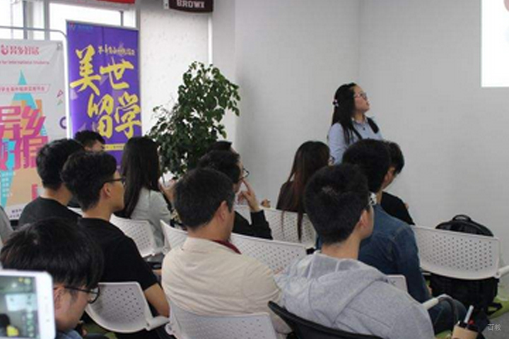南昌美世留学_老师教学中