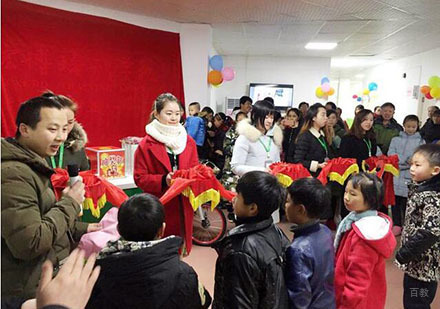 学校开幕仪式现场