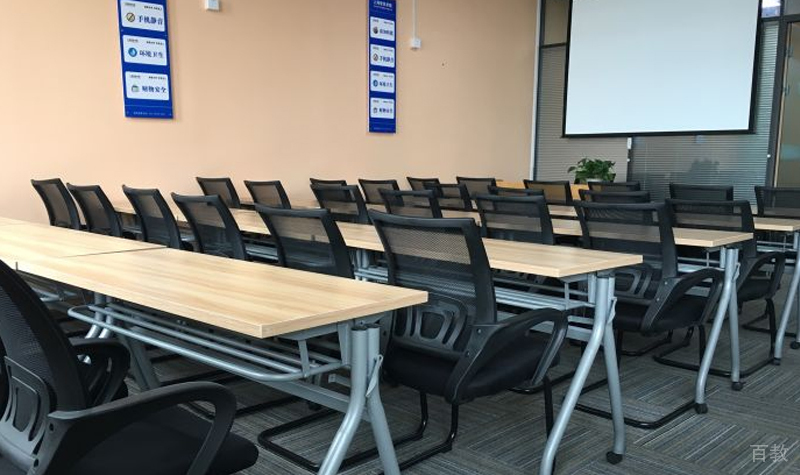 上海智优进修学校_教室环境