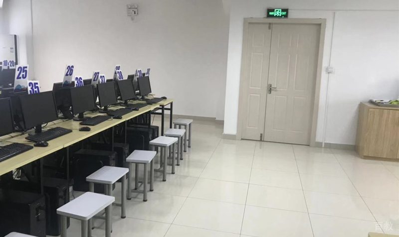 宽敞明亮的培训教室