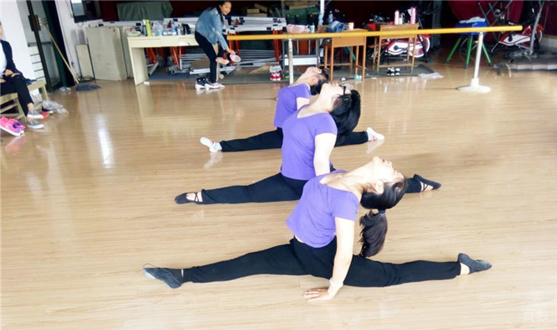 学生苦练基本