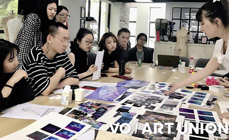 成都维欧艺术留学教育_老师现在指导艺术留学作品集制作