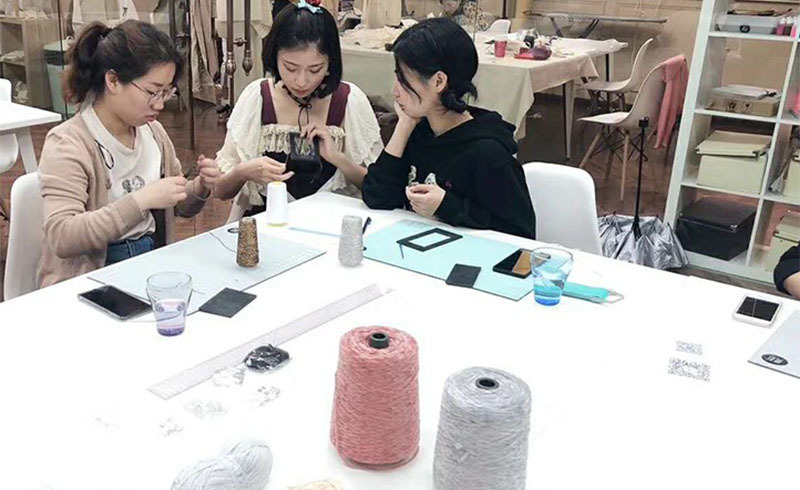 成都维欧艺术留学教育_面料与纺织品培训室