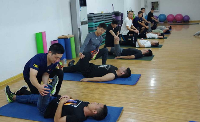 郑州亚斯健身教练培训学院_私教训练区环境