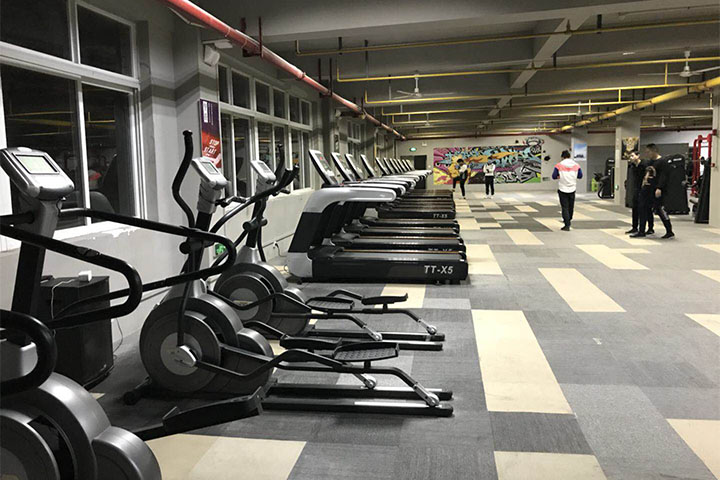 成都诺韦耐德健身教练培训学校_健身教练训练跑步区