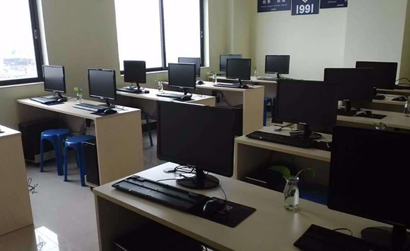 郑州山木教育山木电脑室环境