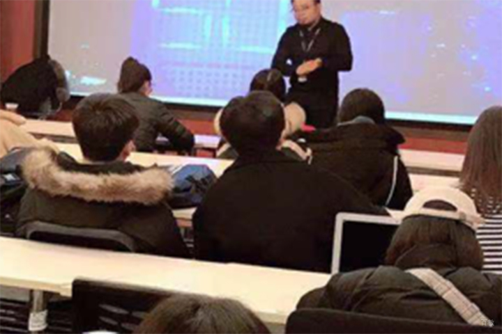 南京炎裔留学_教室环境