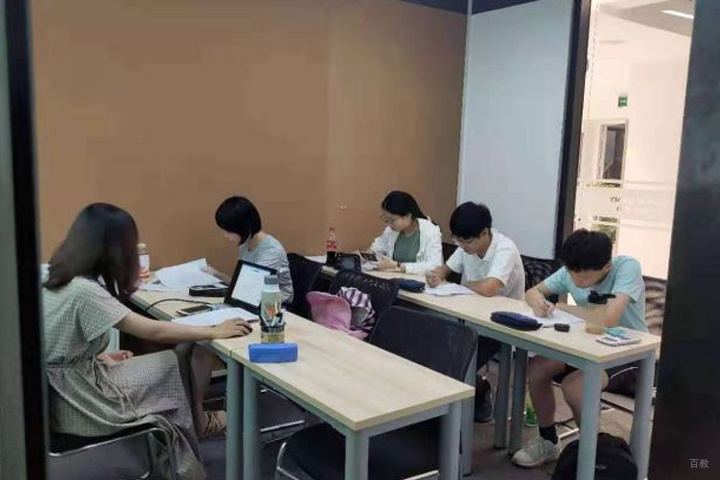 福州唯寻国际教育_老师授课