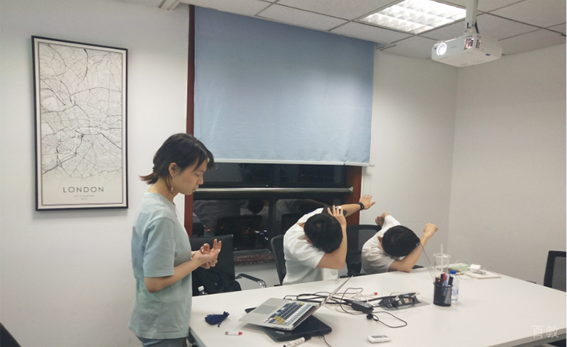 学校学生